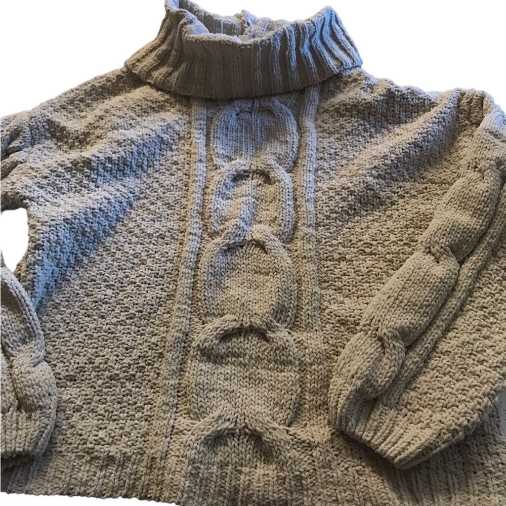 Seven light tan cable knot sweater size small excellent condition